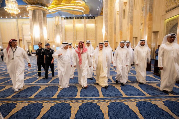  رئيس الوزراء يتابع استعدادات المسجد الكبير في العشر الأواخر